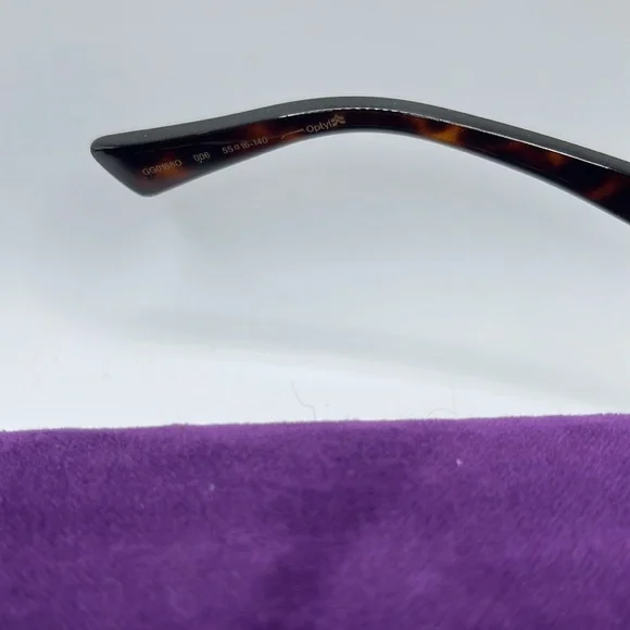 NWOT! Gucci unisex optical frames. Tortoiseshell frames with gold logo.